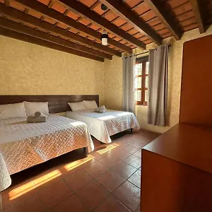 casa-los-hroes.guatemalaantiguahotels.com/
